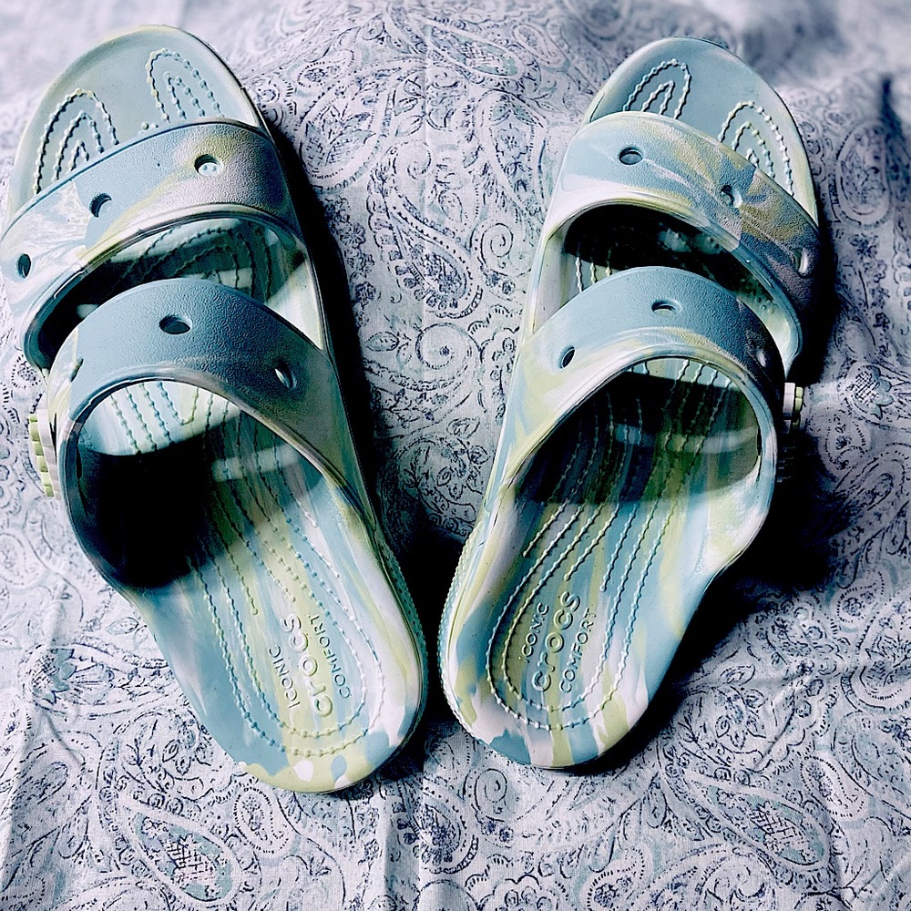 Size 8 women’s Crocs brand new beautiful colors of teal, many yellow and white.